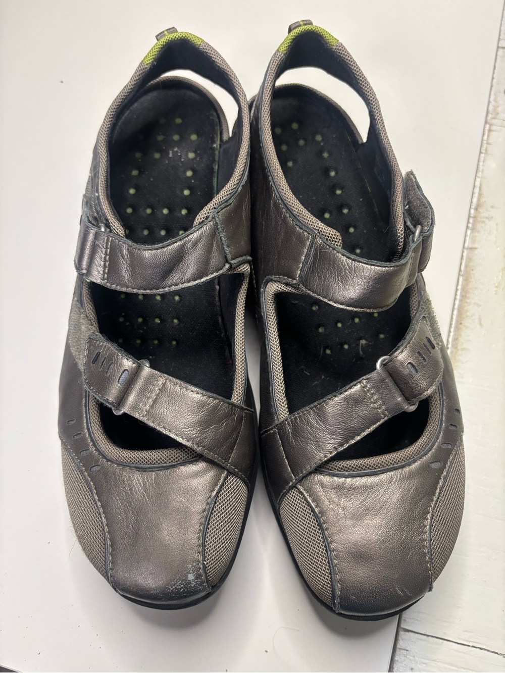 Clarks Womens Wave Shoes Sandals Flats Metallic Gold Size 9 Comfort Walking